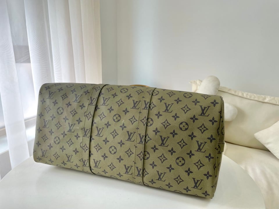Louis Vuitton Keepall Bandouli Re 55 Bag Green 45Cm M23963 view 4