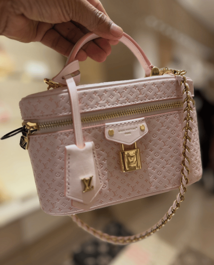 Louis Vuitton Vanity Chain Pouch Light Bliss Cream 19cm M29344 view 11