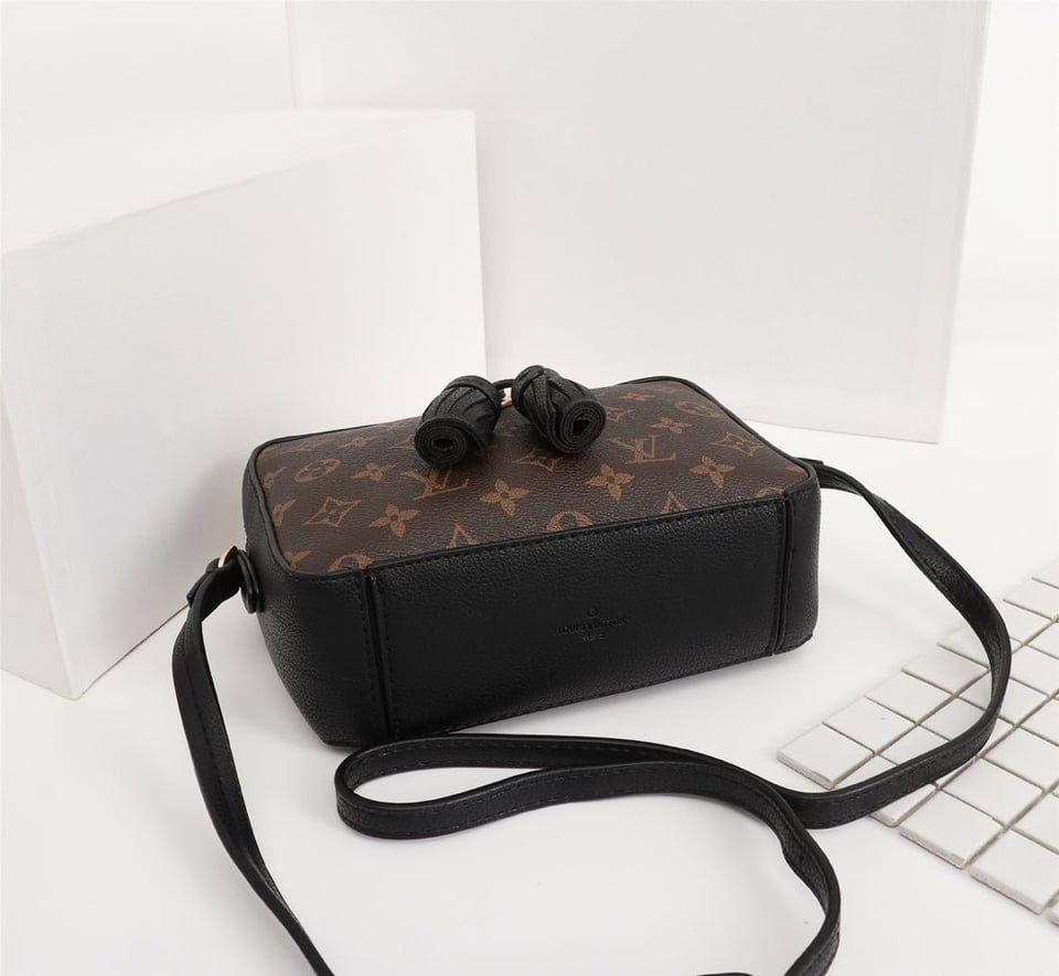Louis Vuitton Saintong Monogram Canvas Black 22Cm view 6