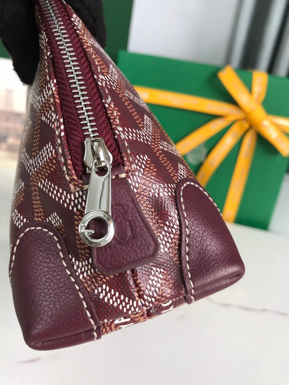 Goyard Vendôme Cosmetic Pouch 17 Cm Wine Red Goyardine Canvas And Calfskin Trim view 9