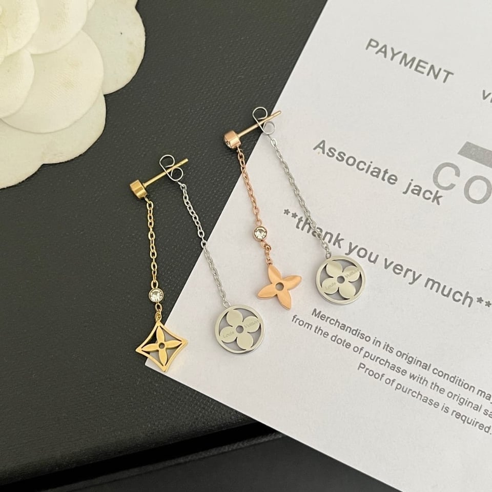 Louis Vuitton Idylle Blossom Long Earrings 3 Golds And Diamonds view 4
