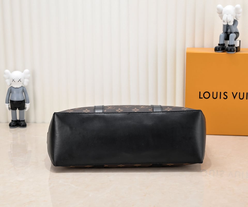 Louis Vuitton Week-End Tote view 6