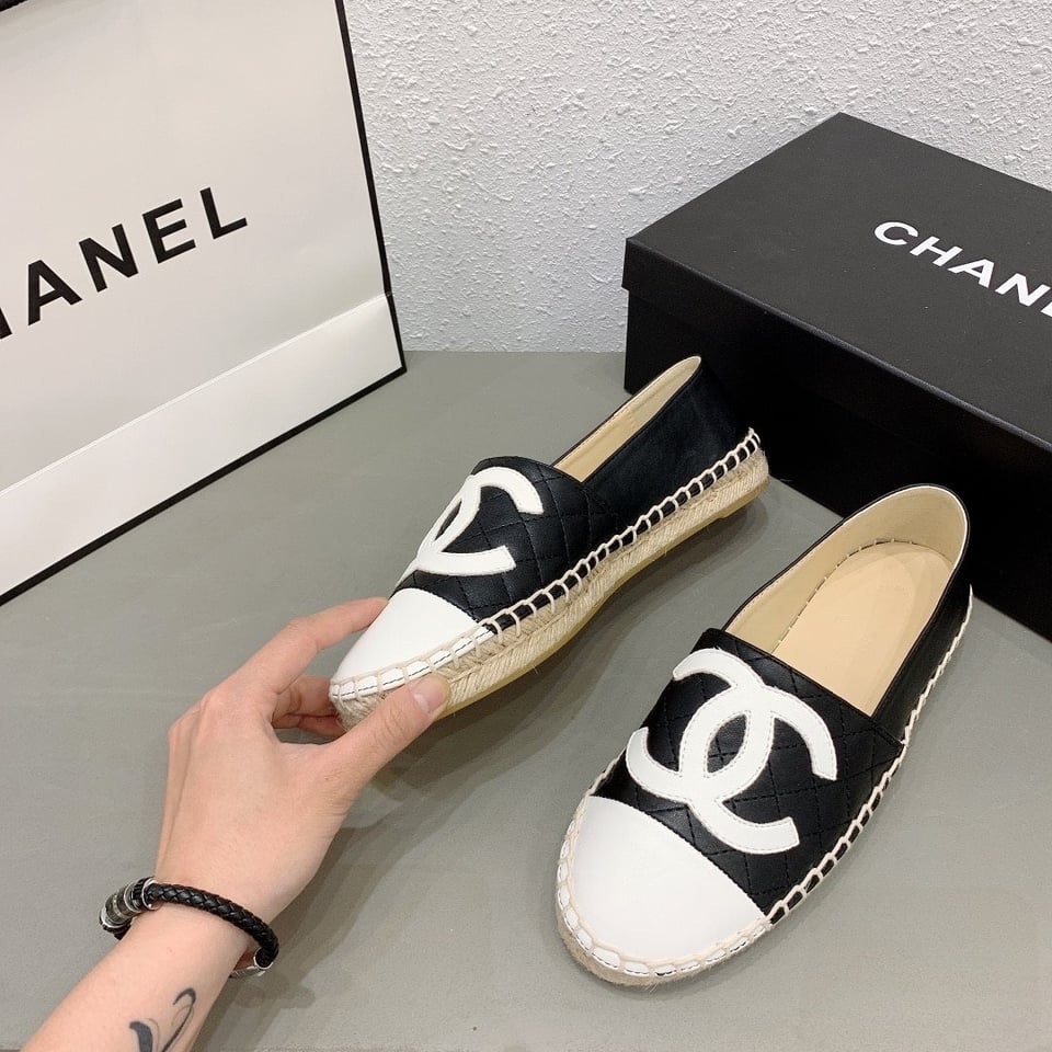 Chanel Cc Espadrilles Slip On White Black view 7