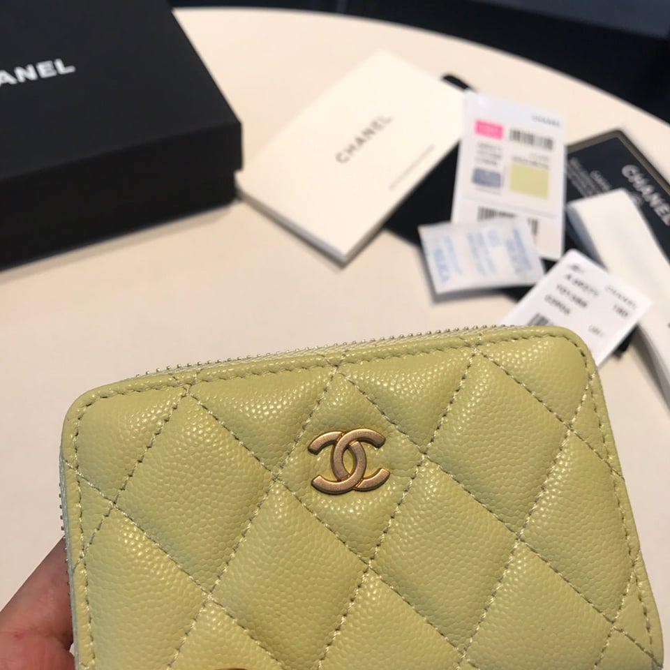Chanel Zipped Coin Basic Purse 11 Light Yellow Calfskin Gold Icon view 4