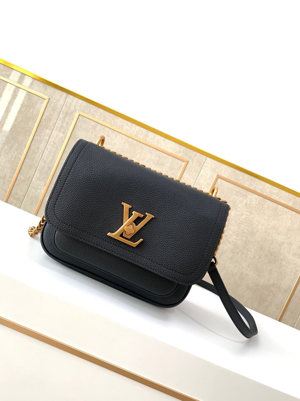 Louis Vuitton Lockme Chain 23Cm Black Bag view 4