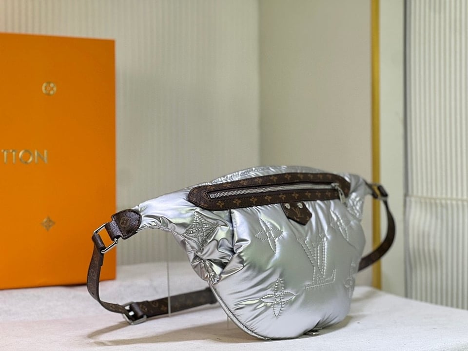Louis Vuitton Maxi Bumbag Silver 44Cm M20971 view 4