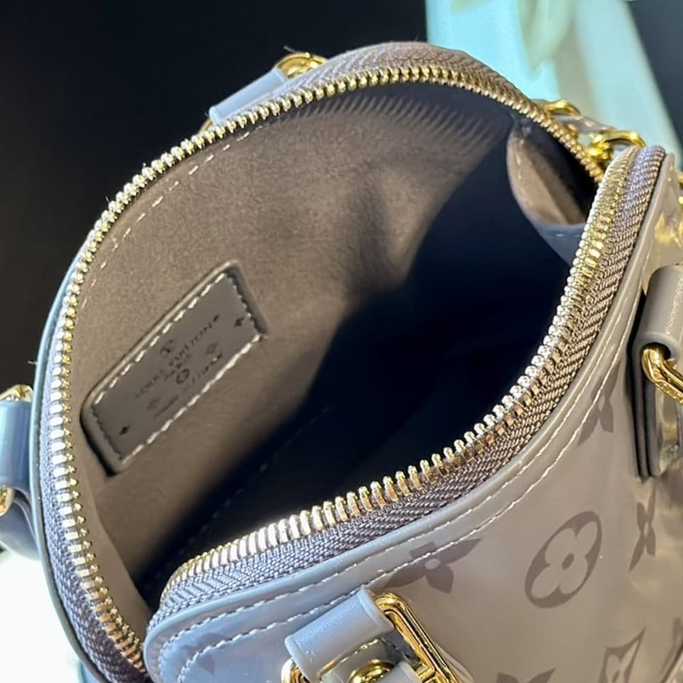 Louis Vuitton Alma Bb Gris Trianon 18Cm M12561 view 3