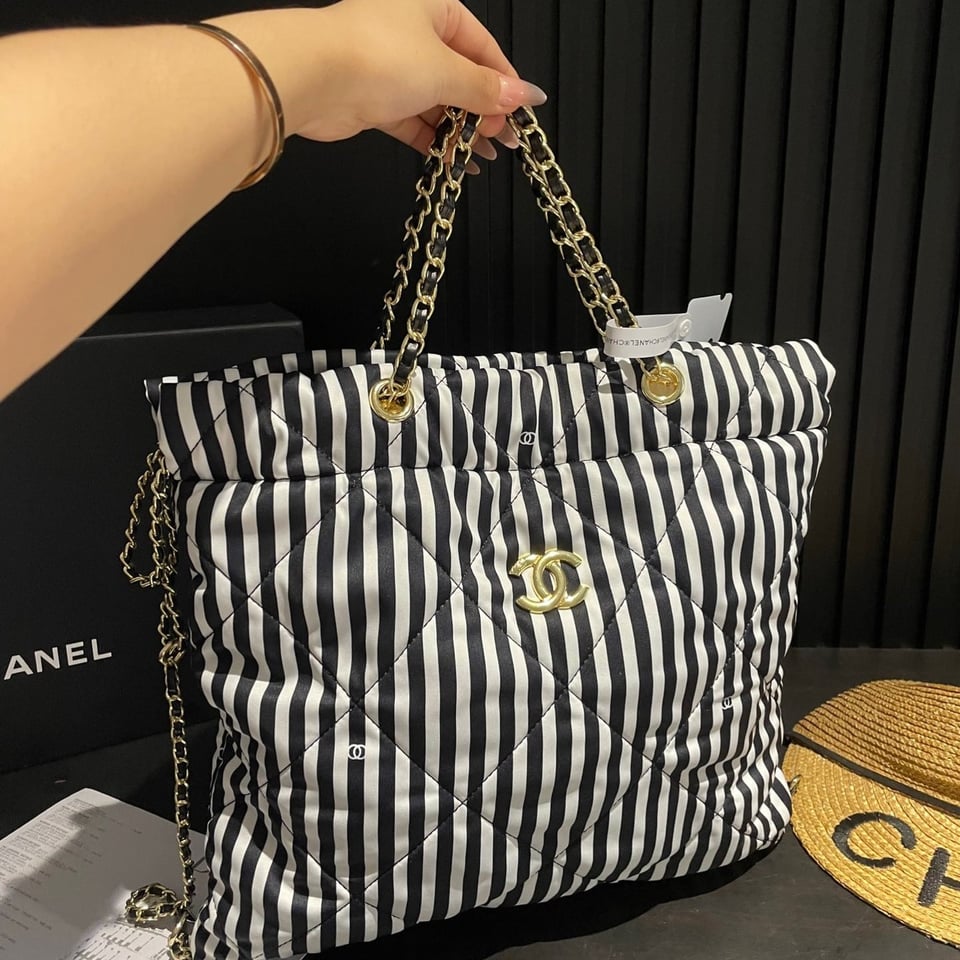 Chanel Large Backpack Printed Fabric And Gold Metal In Black And White 36Cm view 4