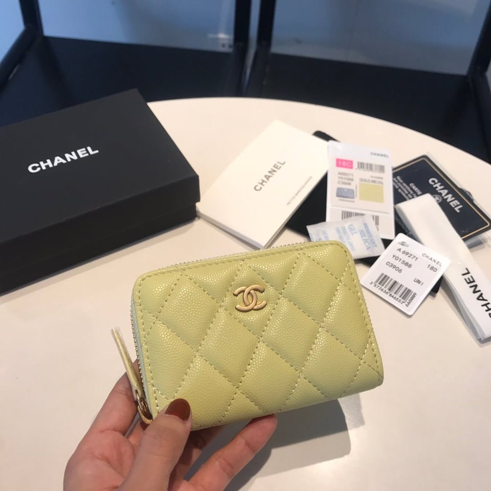 Chanel Zipped Coin Basic Purse 11 Light Yellow Calfskin Gold Icon view 2