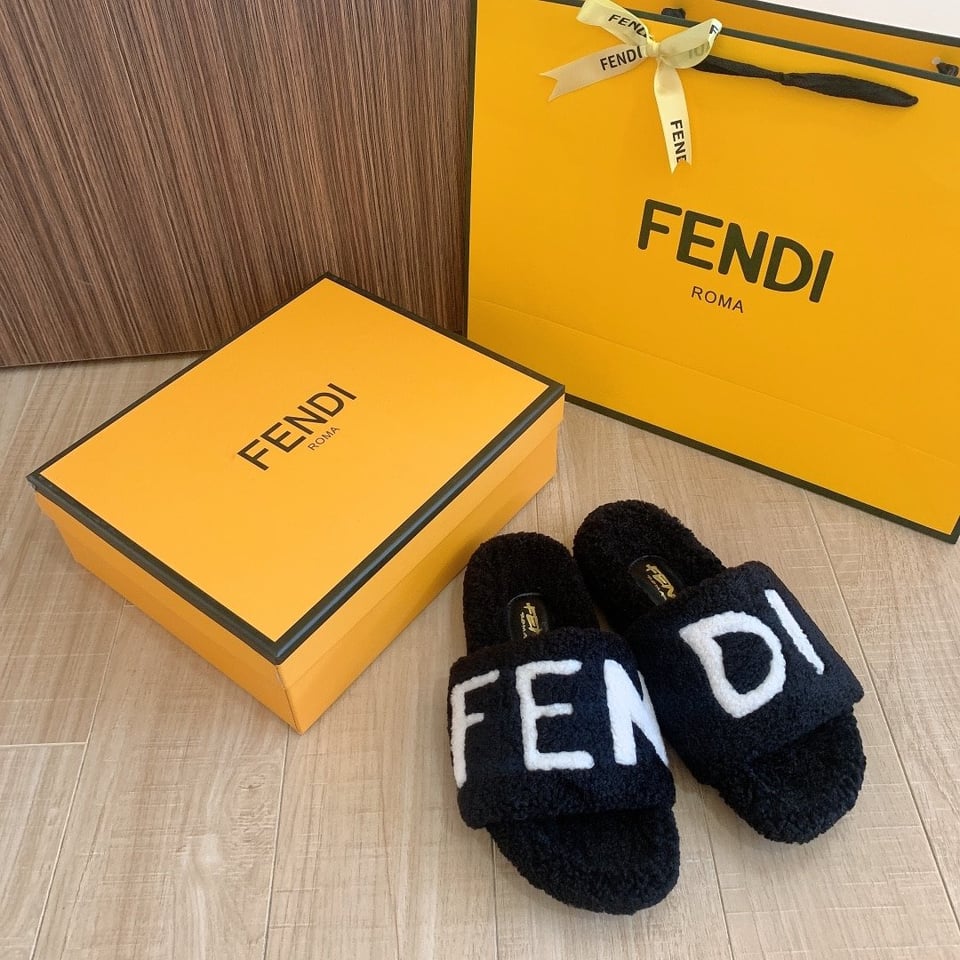 Fendi Fleece Slippers Black view 4