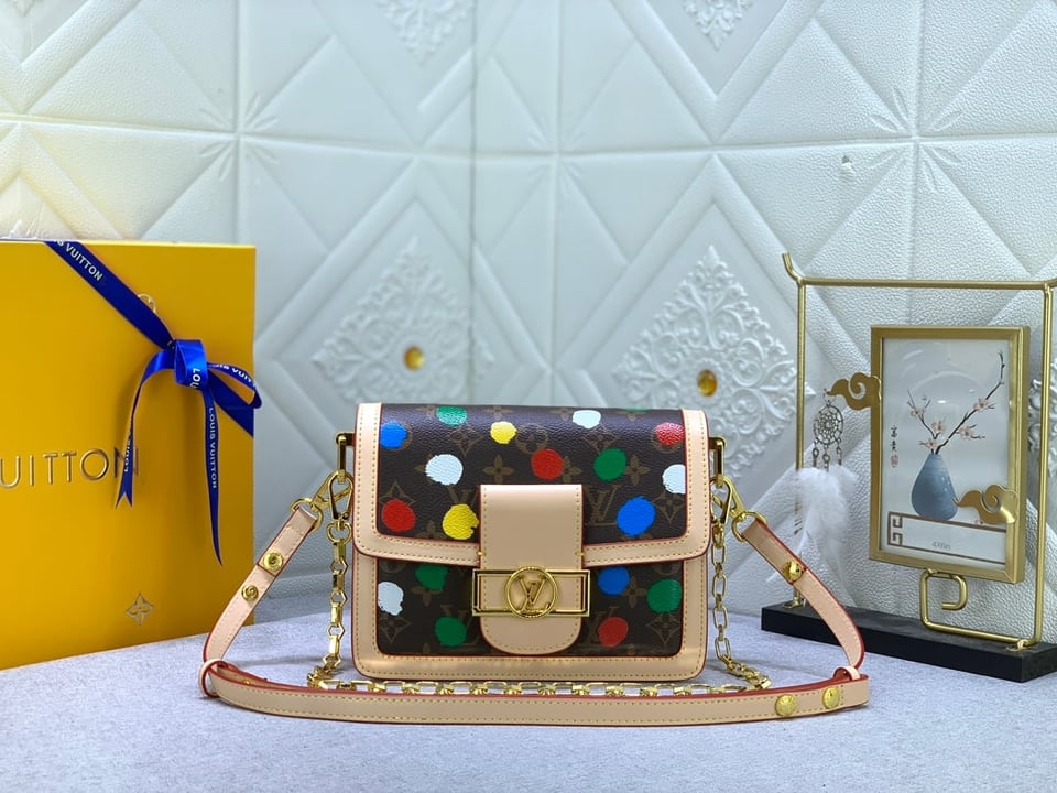 Louis Vuitton X Yk Dauphine Mm Multicolor 20Cm M46432 view 11