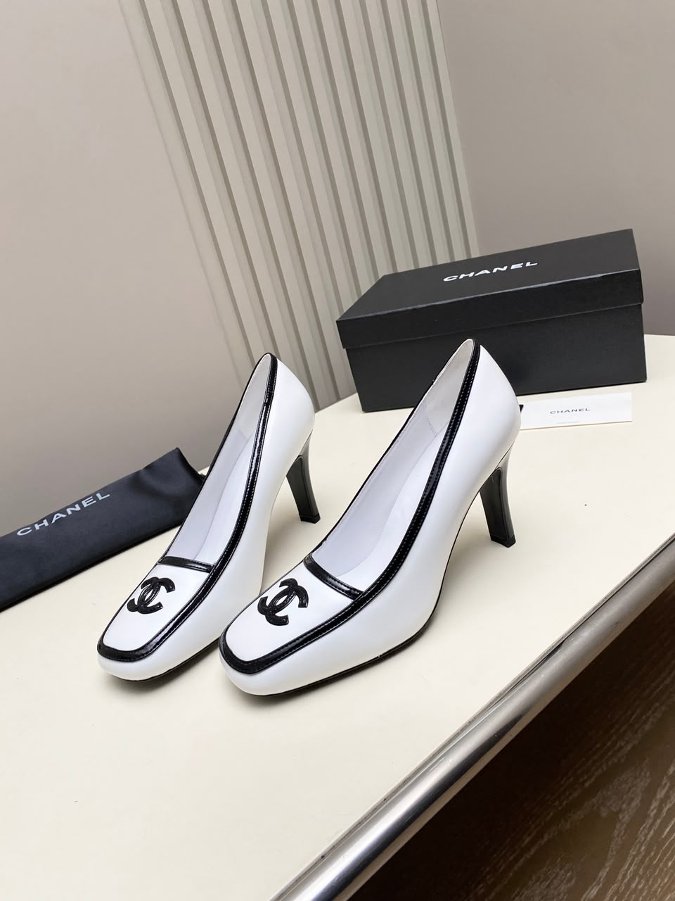 Chanel Siyah Beyaz Deri Kadın Babet White view 4