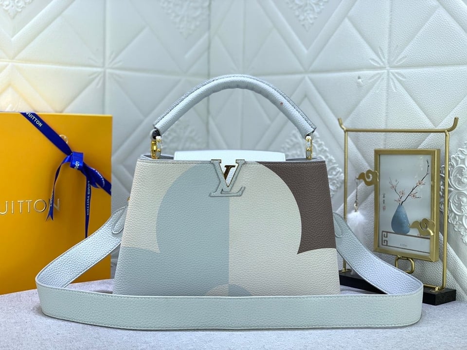 Louis Vuitton Capucines Ice Age White 31.5Cm view 8