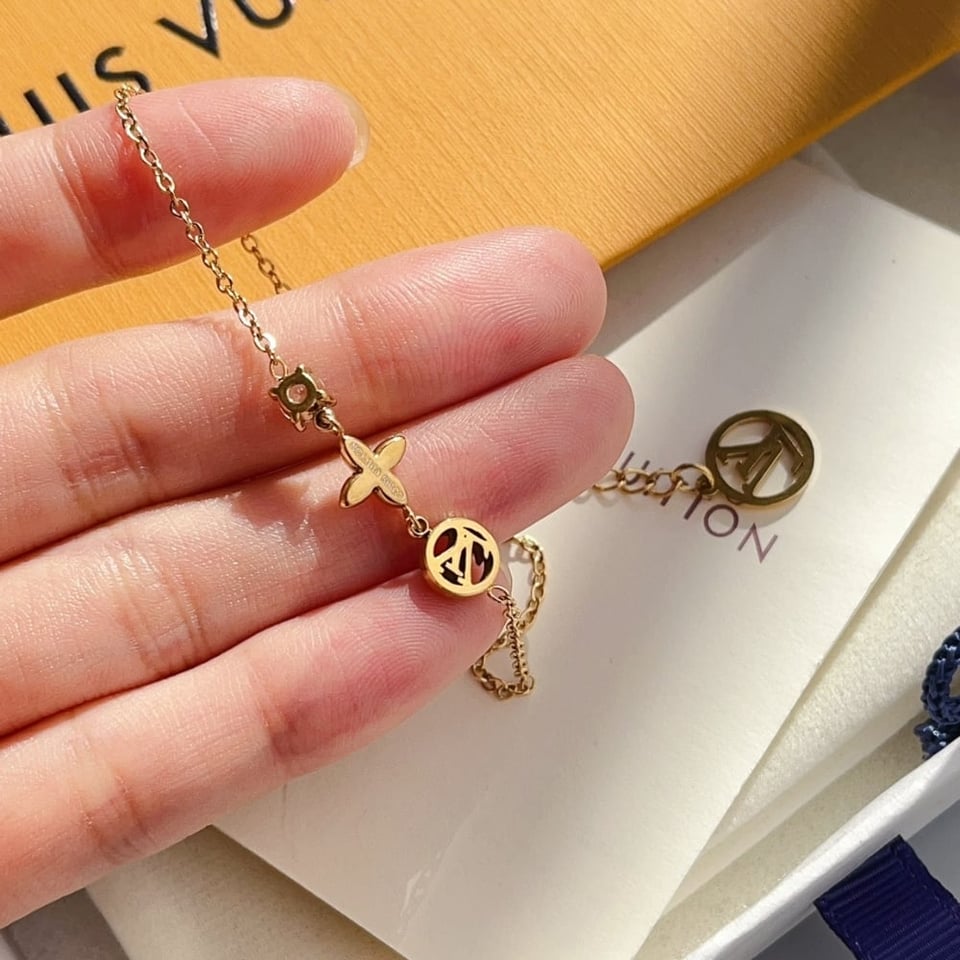 Louis Vuitton Petit Louis Bracelet M00374 view 8