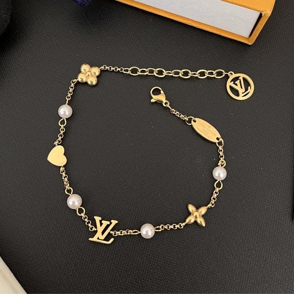 Louis Vuitton Lv Heart Bracelet M1105A view 4