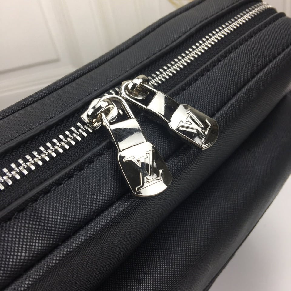Louis Vuitton Outdoor Messenger Black 29Cm view 8