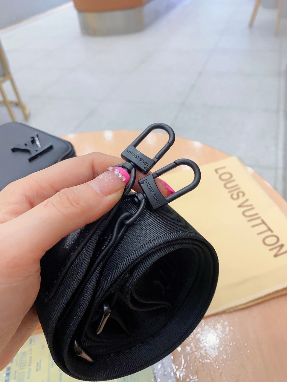 Louis Vuitton Alpha Wearable Wallet Black 18.5Cm M59161 view 11