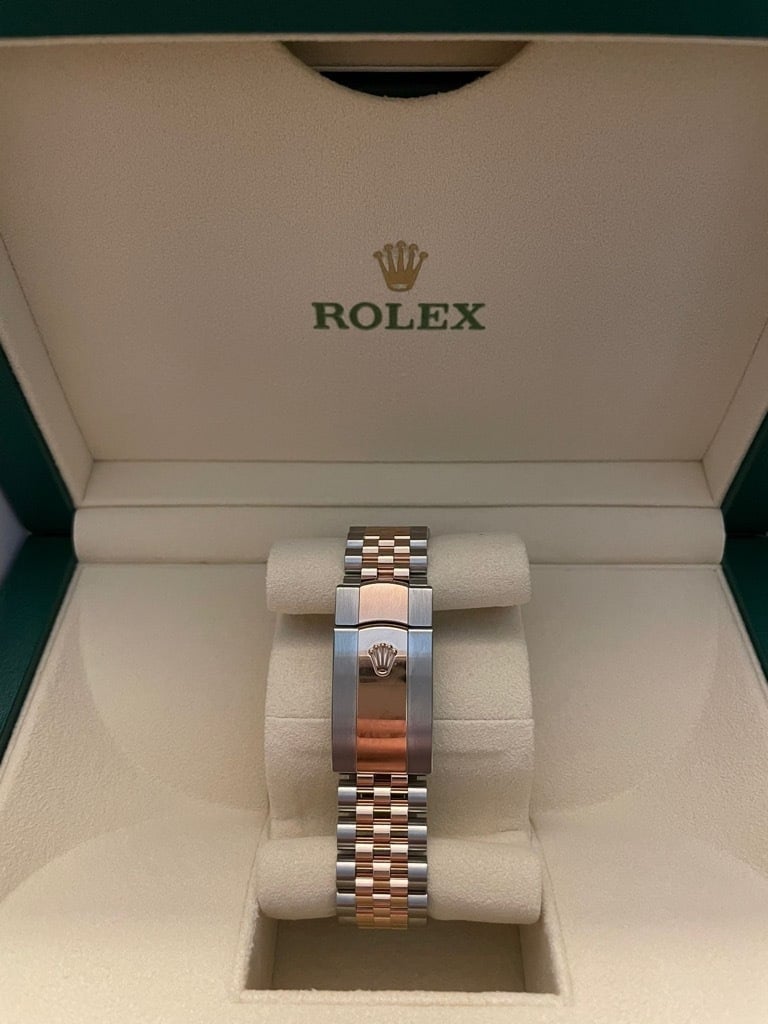 Rolex Datejust 36 mm Chocolate Dial 126201 view 5