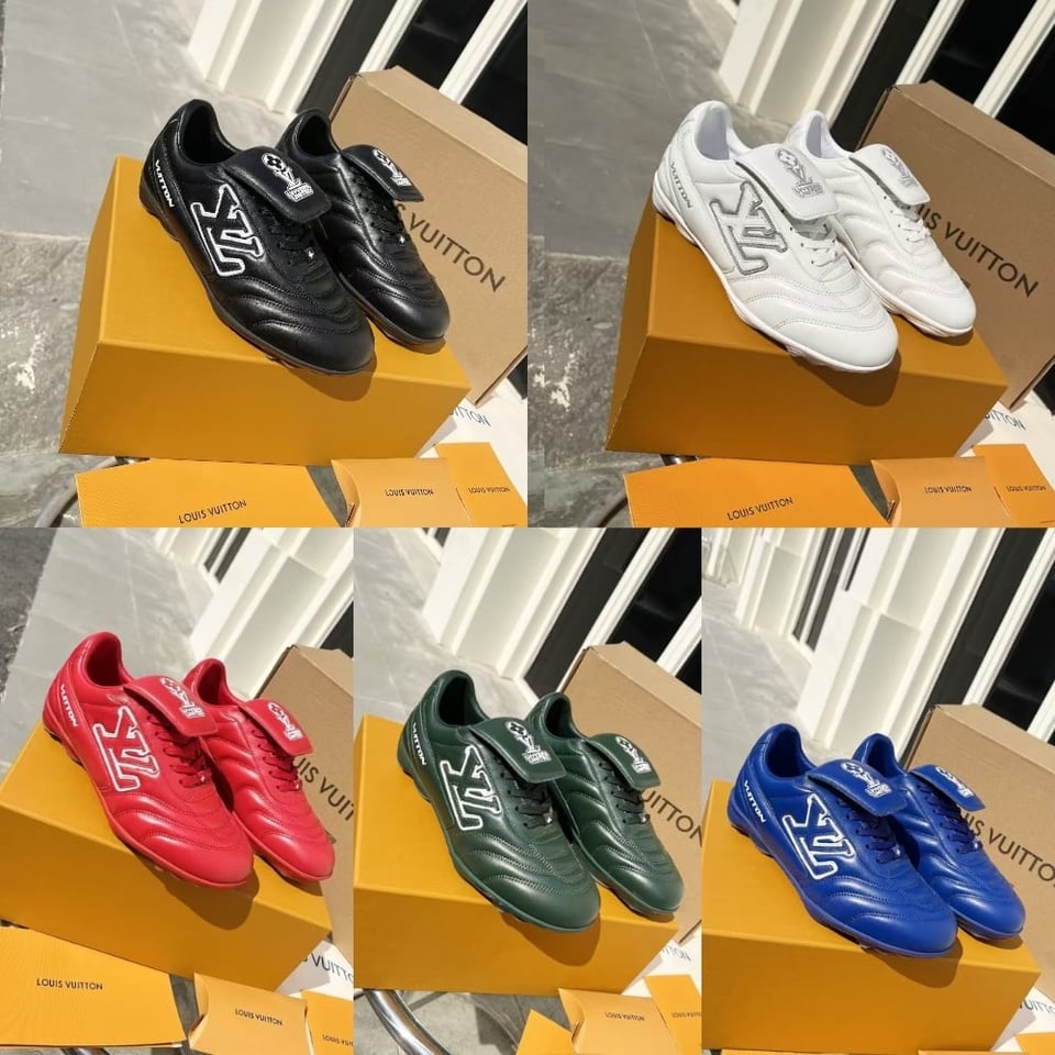 Louis Vuitton Footprint Soccer Sneaker Black 1Ahai9 view 7