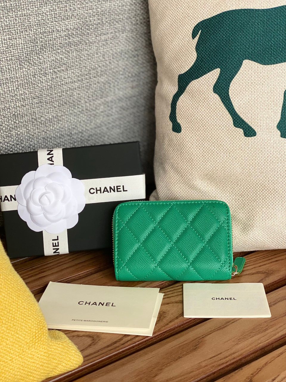 Chanel Zipped Wallet 11Cm Green Caviar Gold Hardware view 6