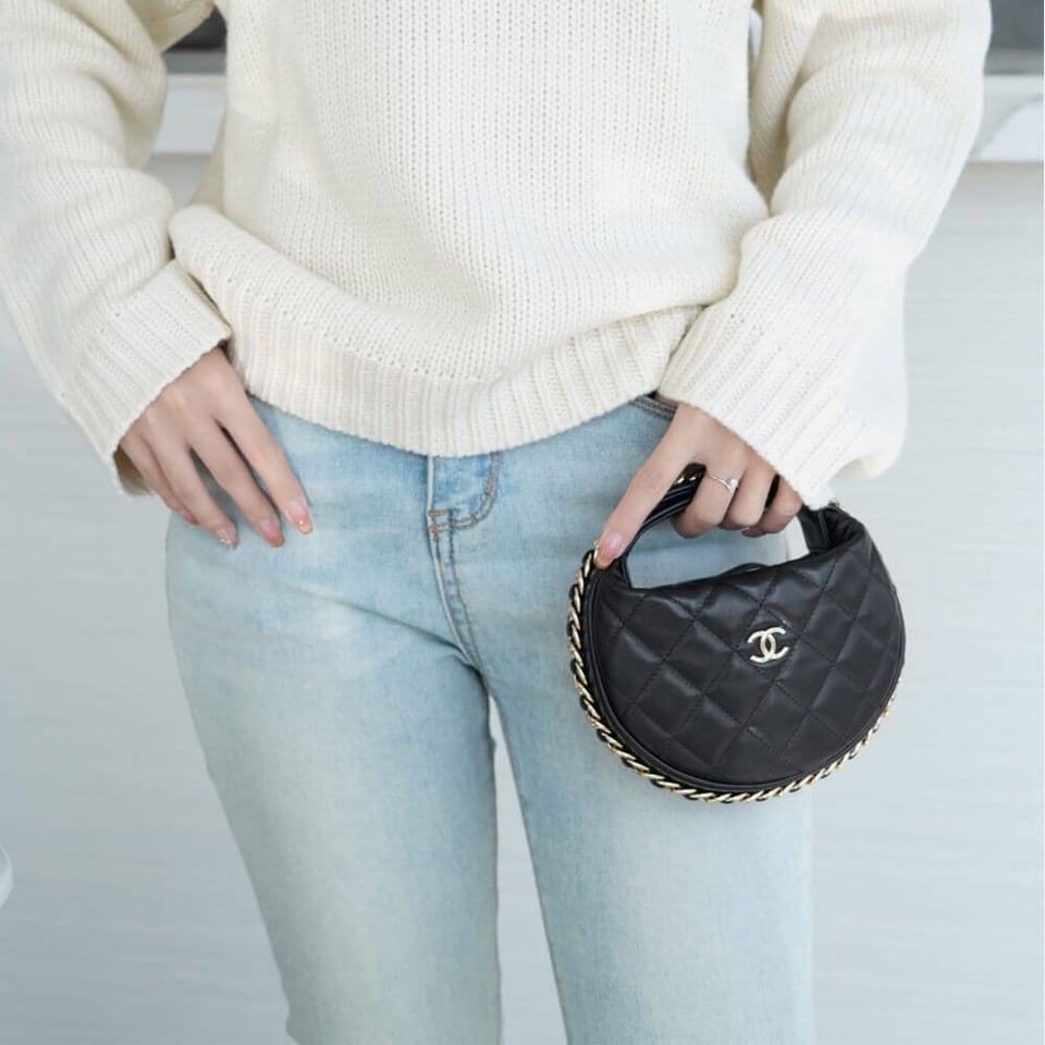 Chanel Lambskin Pouch Black 16cm view 3