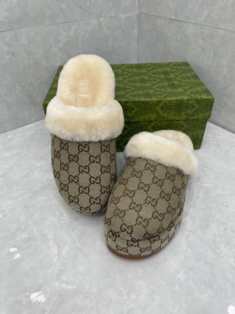 Gucci Slipper Mit Gg Horsebit Monogram In Brown view 5
