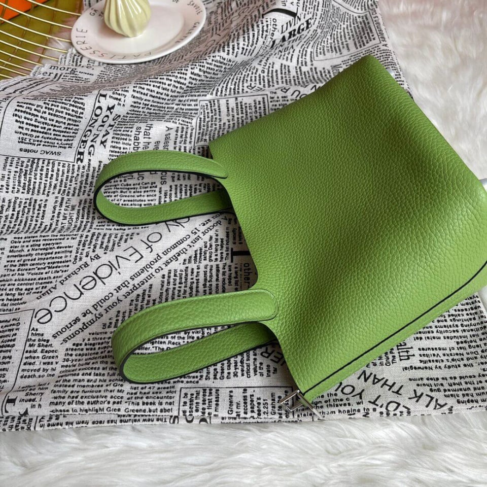 Hermes Picotin Lock Bag In Taurillon Clemence Vert Criquet 22Cm view 11