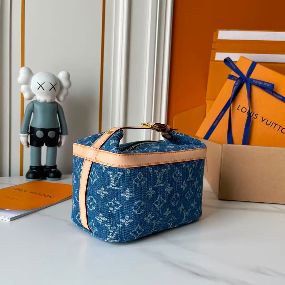 Louis Vuitton Cruiser Toiletry Bag 22cm M27945 view 3
