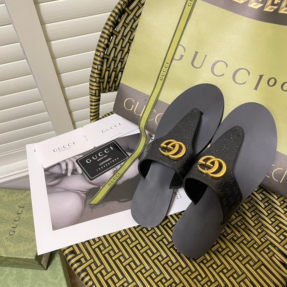 Gucci Gg-Stud Leather Thong Sandals Black view 5