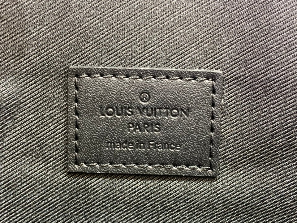 Louis Vuitton S Lock A4 Pouch Black 28Cm view 5