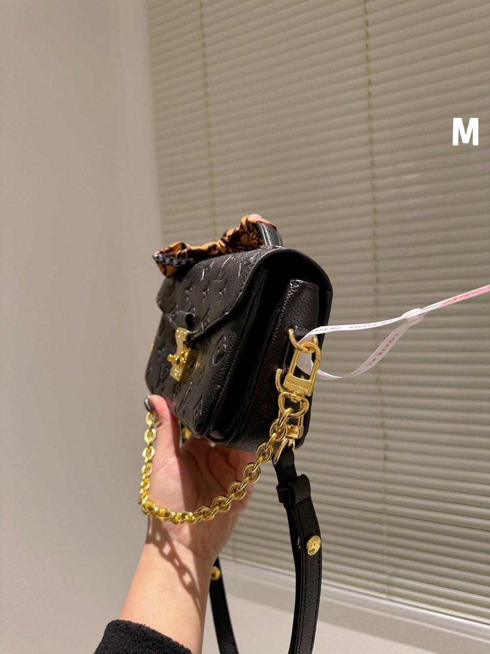 Louis Vuitton Micro Metis Black With Gold Chain 25Cm M41487 view 7
