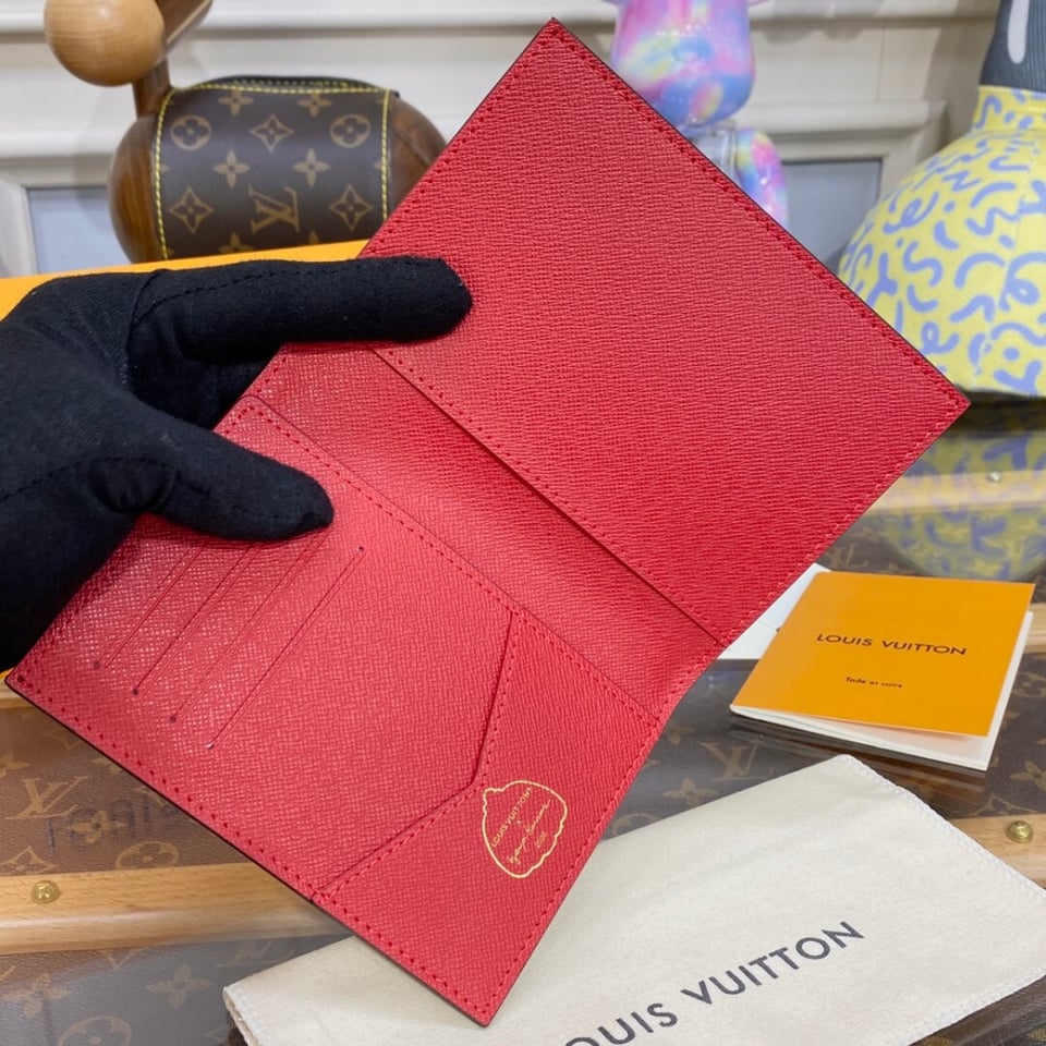 Louis Vuitton x Yayoi Kusama Passport Cover view 8
