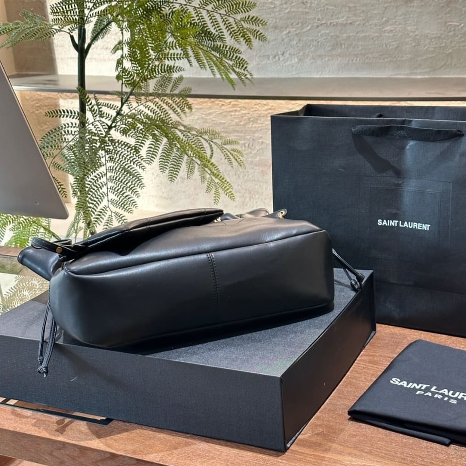 Saint Laurent Jamie 4 3 Shopping In Black 34Cm view 6