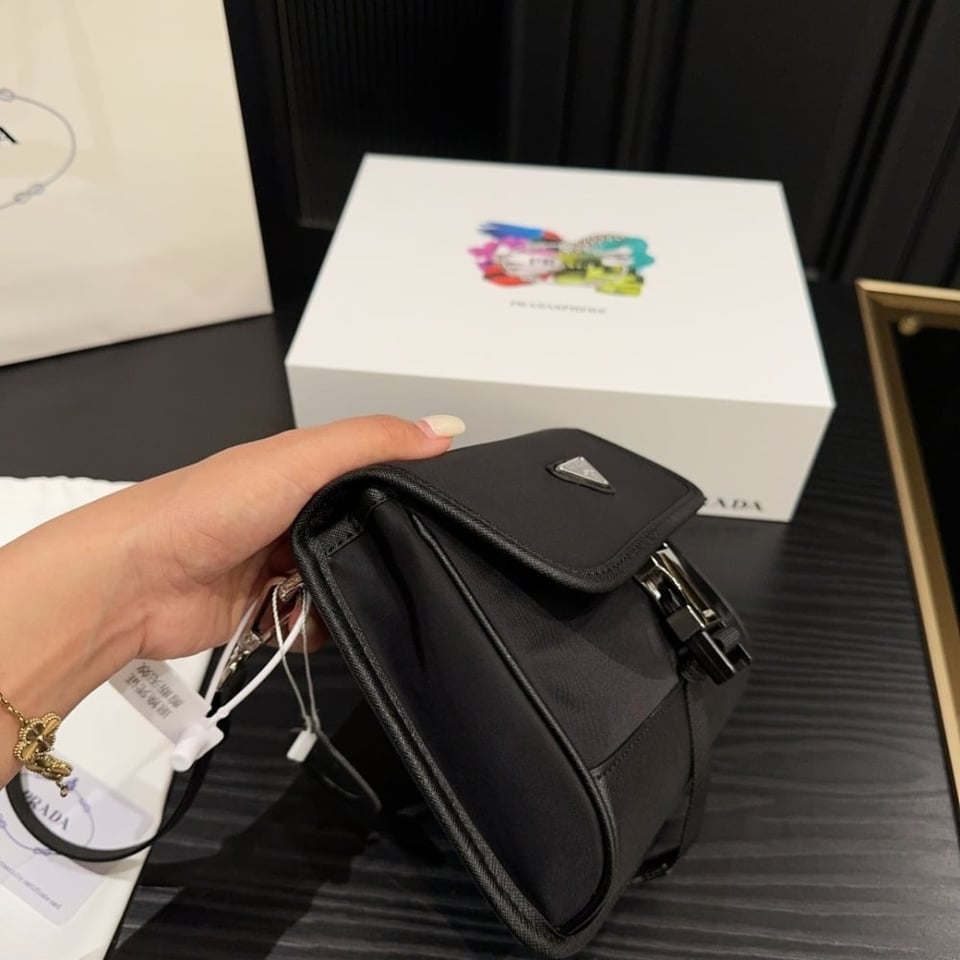 Prada Re Nylon And Saffiano Leather Smartphone Case Black 14Cm view 5