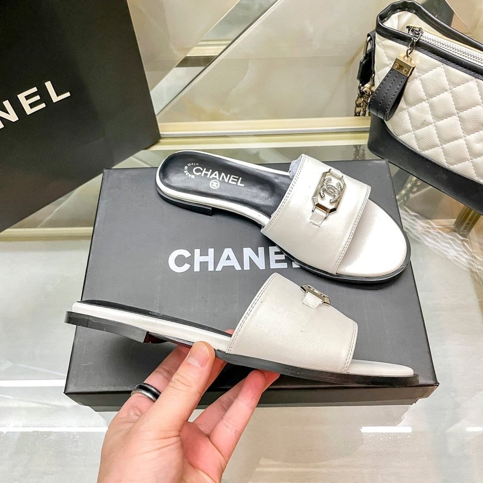 Chanel Slippers With Cc Silver Hardware White view 8