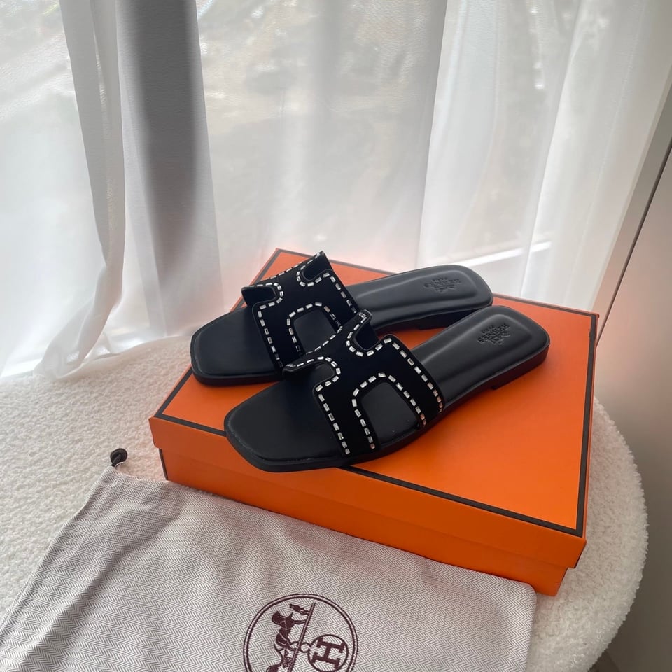 Hermes Oran Sandal Noir H232161Zv02350 view 4