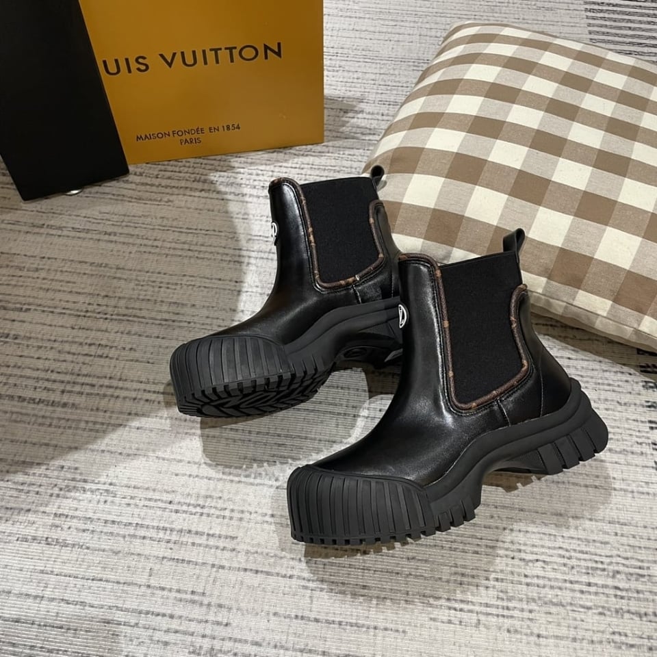 Louis Vuitton Ruby Flat Ankle Boots Black 1Ab0Fo view 10