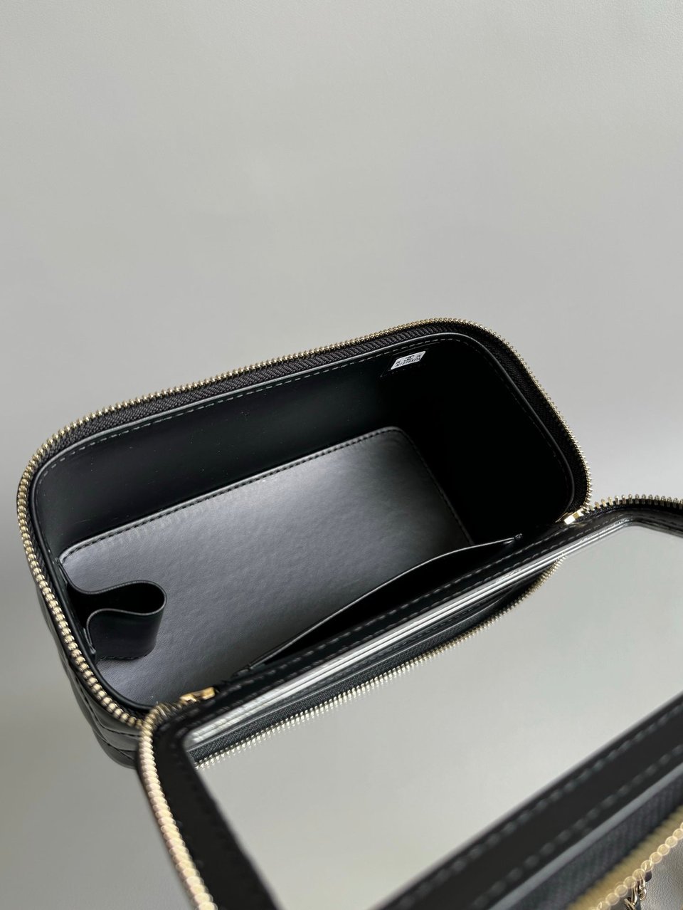Chanel Vanity Case Pearl 17Cm Black Lambskin Gold Hardware view 6