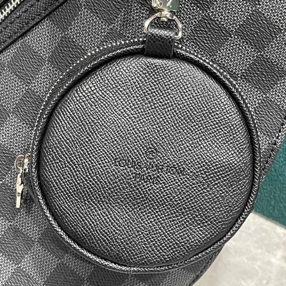 Louis Vuitton Duo Sling Bag Caro 42cm Black view 6