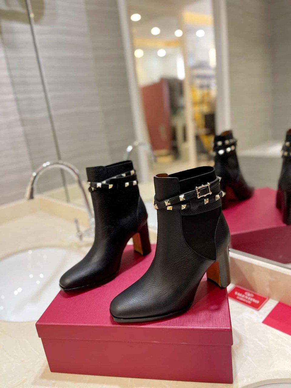 Valentino Garavani Rockstud Grainy Calfskin Ankle Boot Black 3W2S0P62Vce 0No view 10