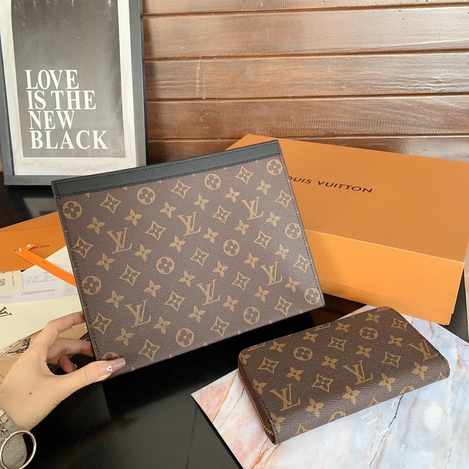 Louis Vuitton Voyage Mm Pochette Monogram Brown 26Cm view 3