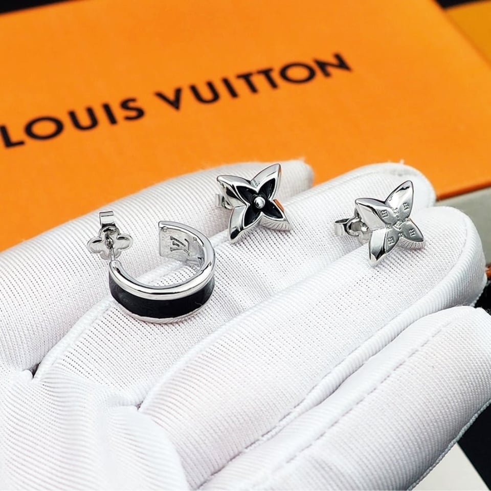 Louis Vuitton Lv Spike Earrings Silver M01718 view 4