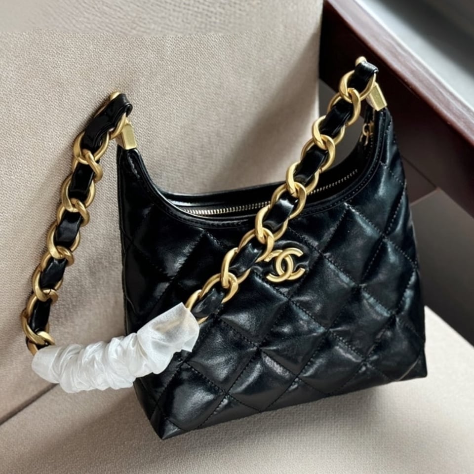Chanel Gabrielle Bag Black 22Cm/8.7in view 3