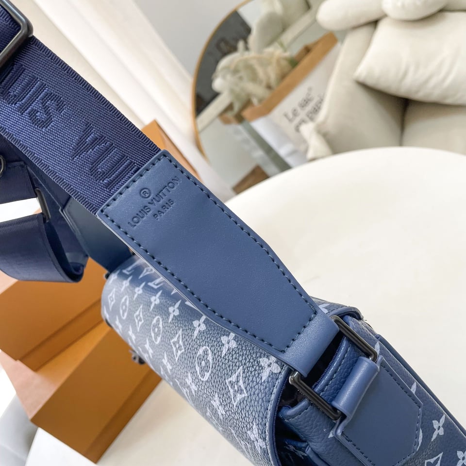 Louis Vuitton District Pm Bag Blue 26Cm M23785 For Men view 8