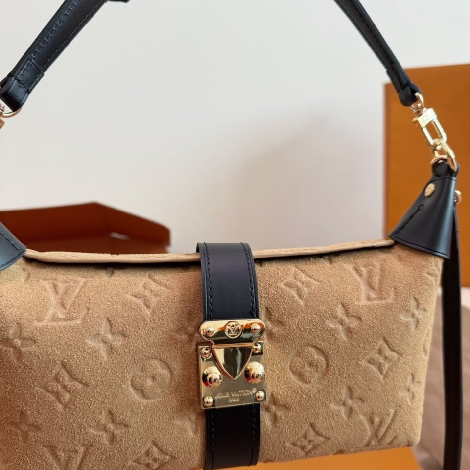 Louis Vuitton Pochette Mia M2A252 22cm/8.7in view 3