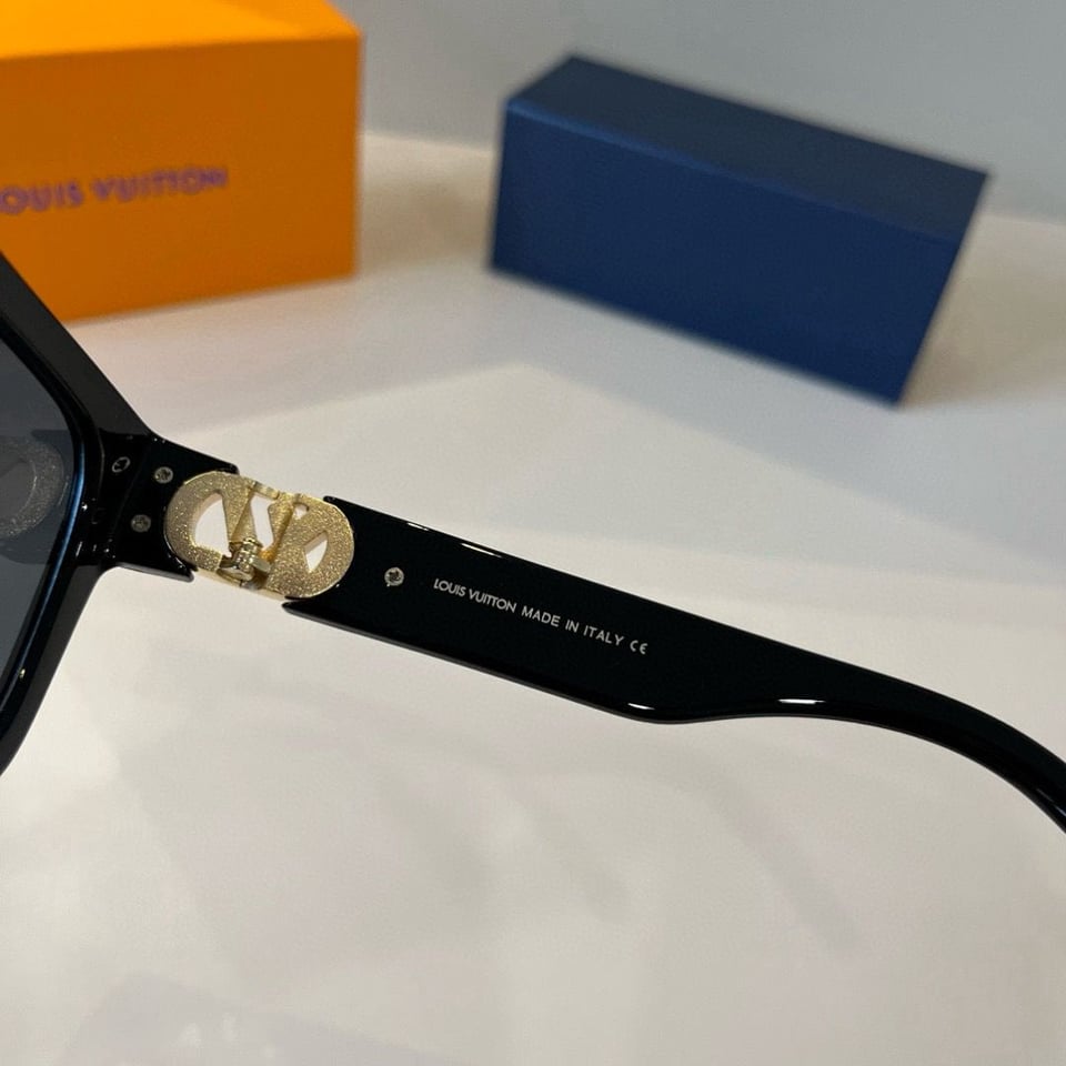 Louis Vuitton LV GO-14 Round Sunglasses view 5
