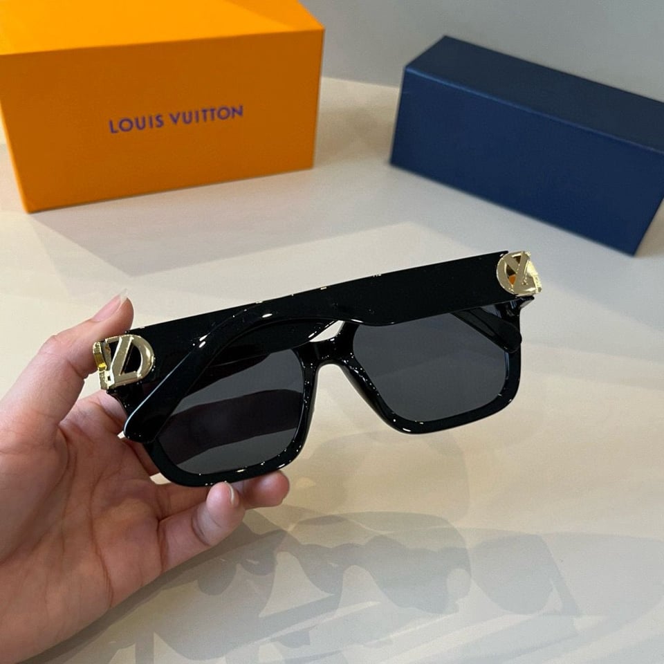 Louis Vuitton LV GO-14 Round Sunglasses view 8