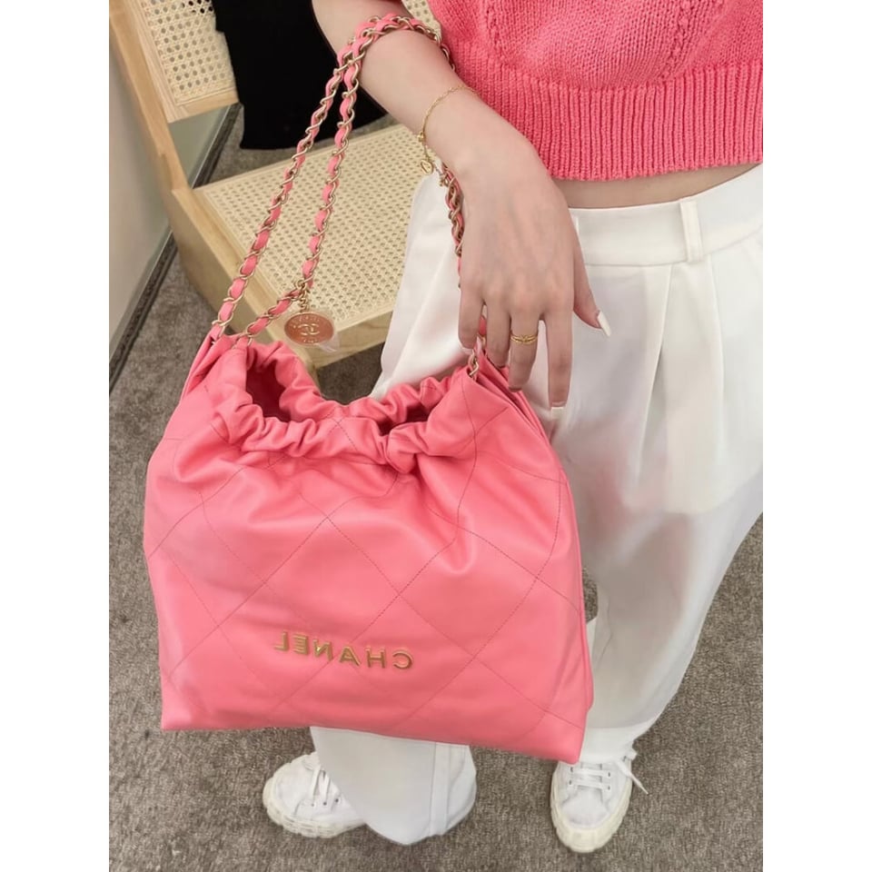 Chanel 22 Handbag in Shiny Calfskin 46cm view 8