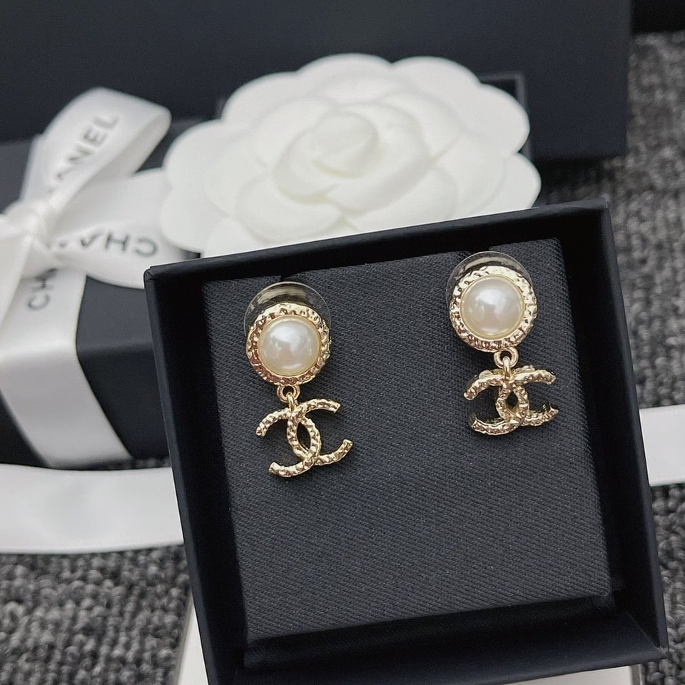 Chanel Cc Pearl Earrings view 7