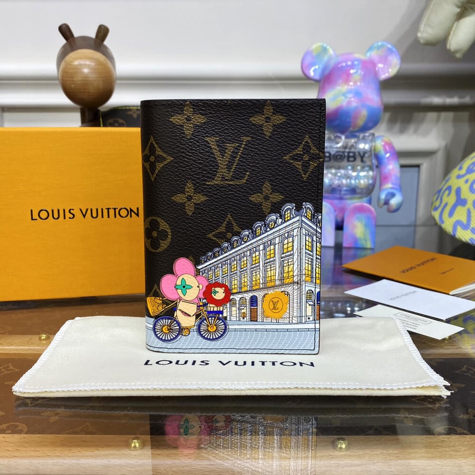 Louis Vuitton Christmas Animation 2022 Passport Cover Pink view 3